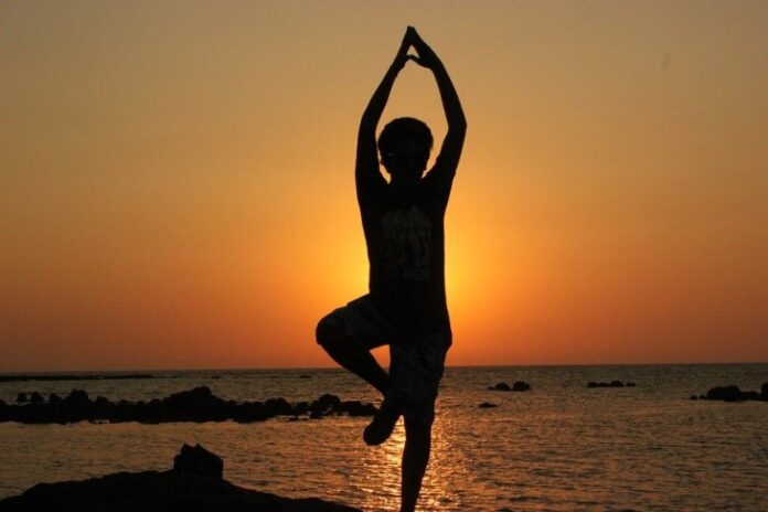 Practicar Yoga para cultivar el cuerpo, el alma y la mente.