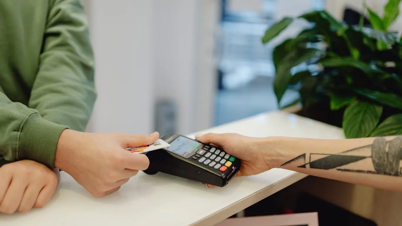 Los pagos sin efectivo aumentan un 41% en 2025 y dos de cada tres recibos ya son digitales