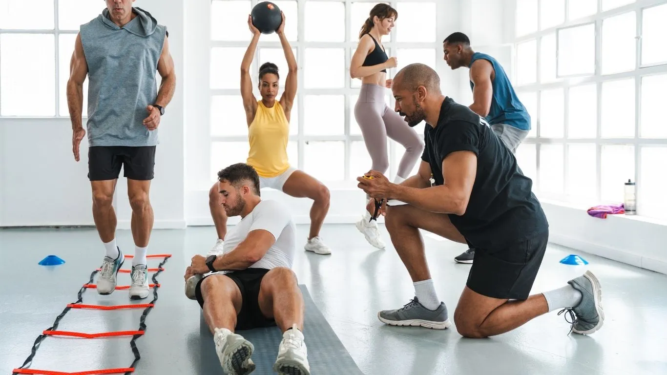 CrossFit vs HYROX, el duelo fitness que marca tendencia en 2026