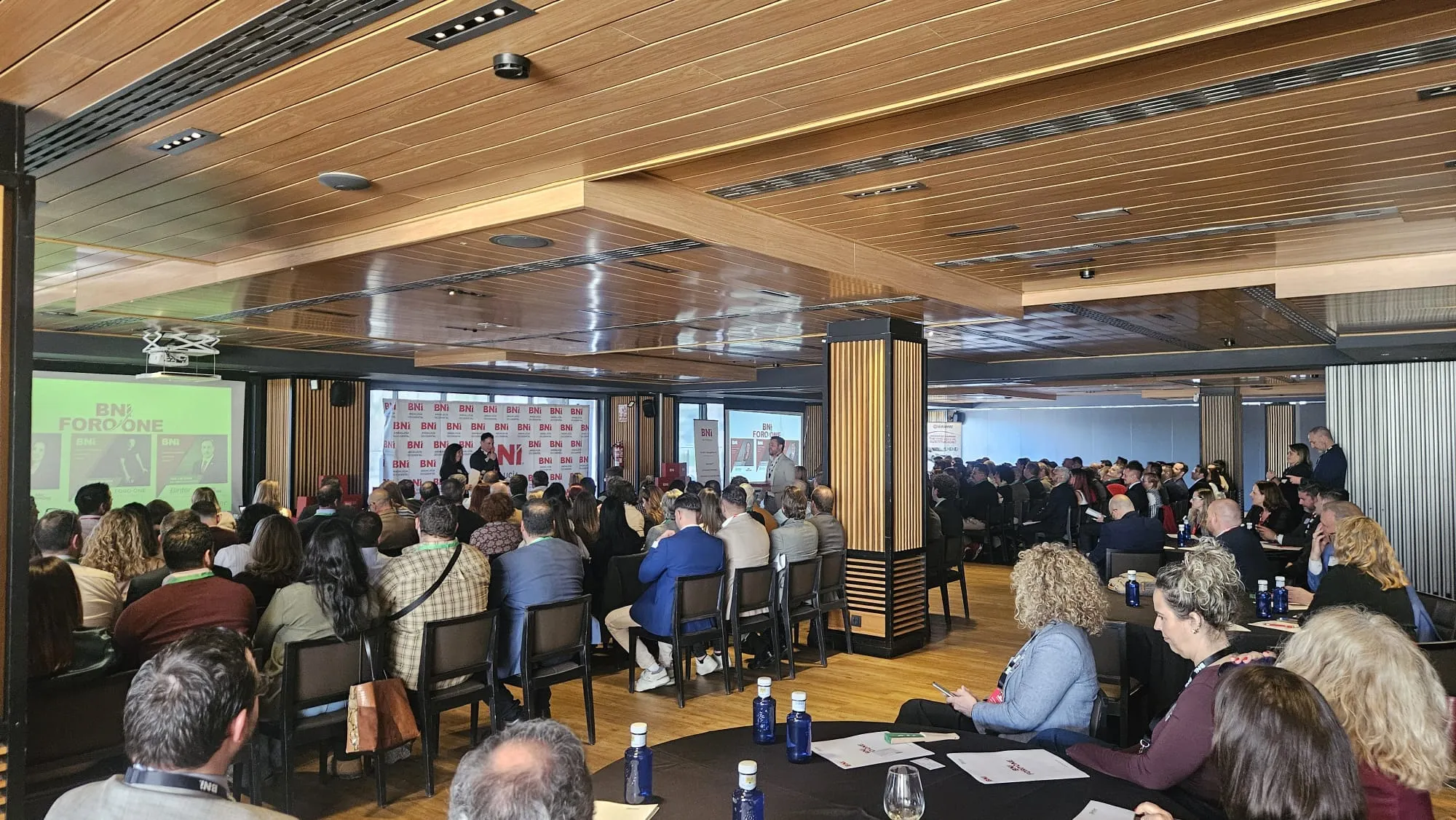 Foro ONE de BNI en Sevilla reúne a más de 200 empresarios para fortalecer el networking empresarial