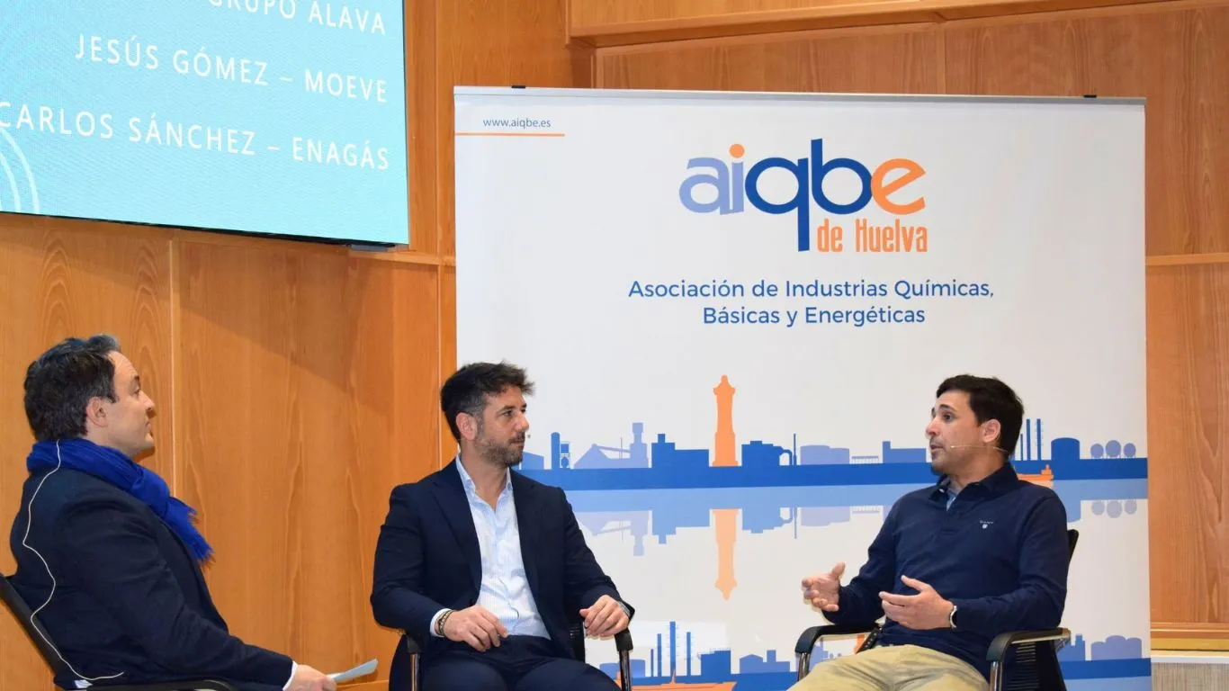 MonoM lidera el debate sobre la IA en la industria de Huelva y concluye que no amenaza el empleo