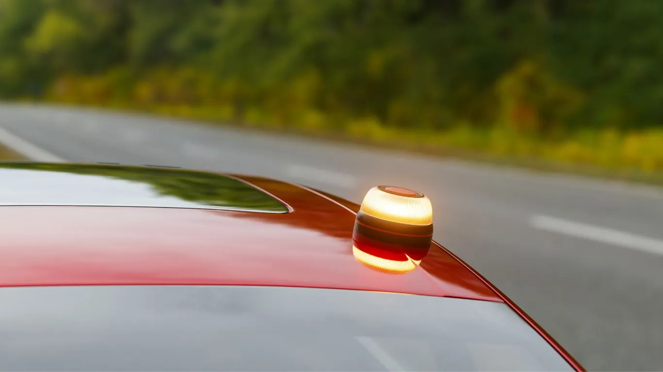 OSRAM advierte de las principales causas de multa por uso incorrecto de la señal V16 conectada