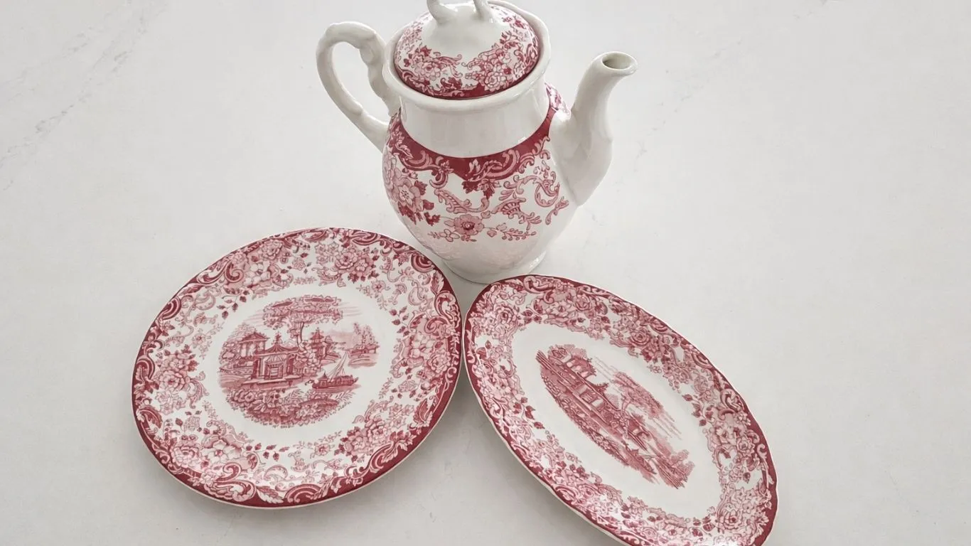 La Cartuja de Sevilla nombra nuevo consejo, ficha equipo directivo y reabre la fábrica