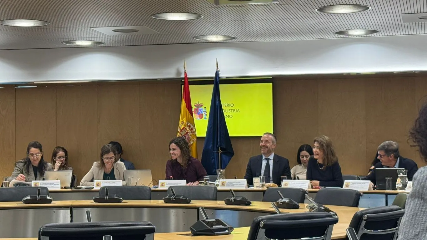 Industria y Turismo prepara el Plan Bienal 2026-2027 para desplegar la Estrategia España Turismo 2030
