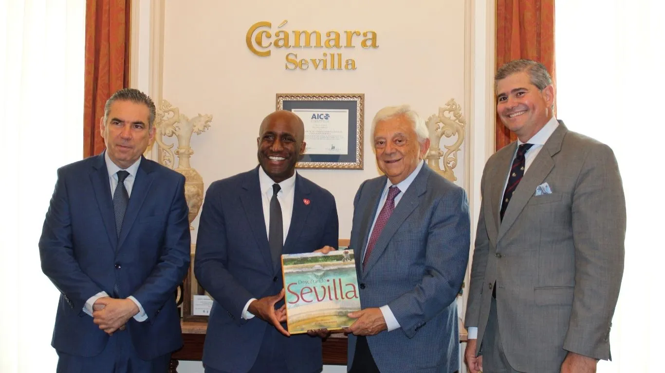 El alcalde de Kansas City visita en Sevilla en 2026 la Cámara de Comercio para reforzar lazos empresariales e inversión