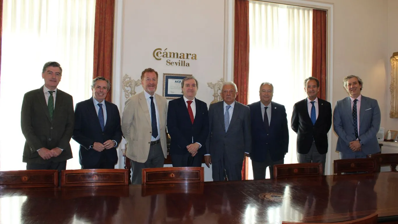El nuevo presidente de los hoteles de Sevilla visita la Cámara de Comercio para reforzar la cooperación turística