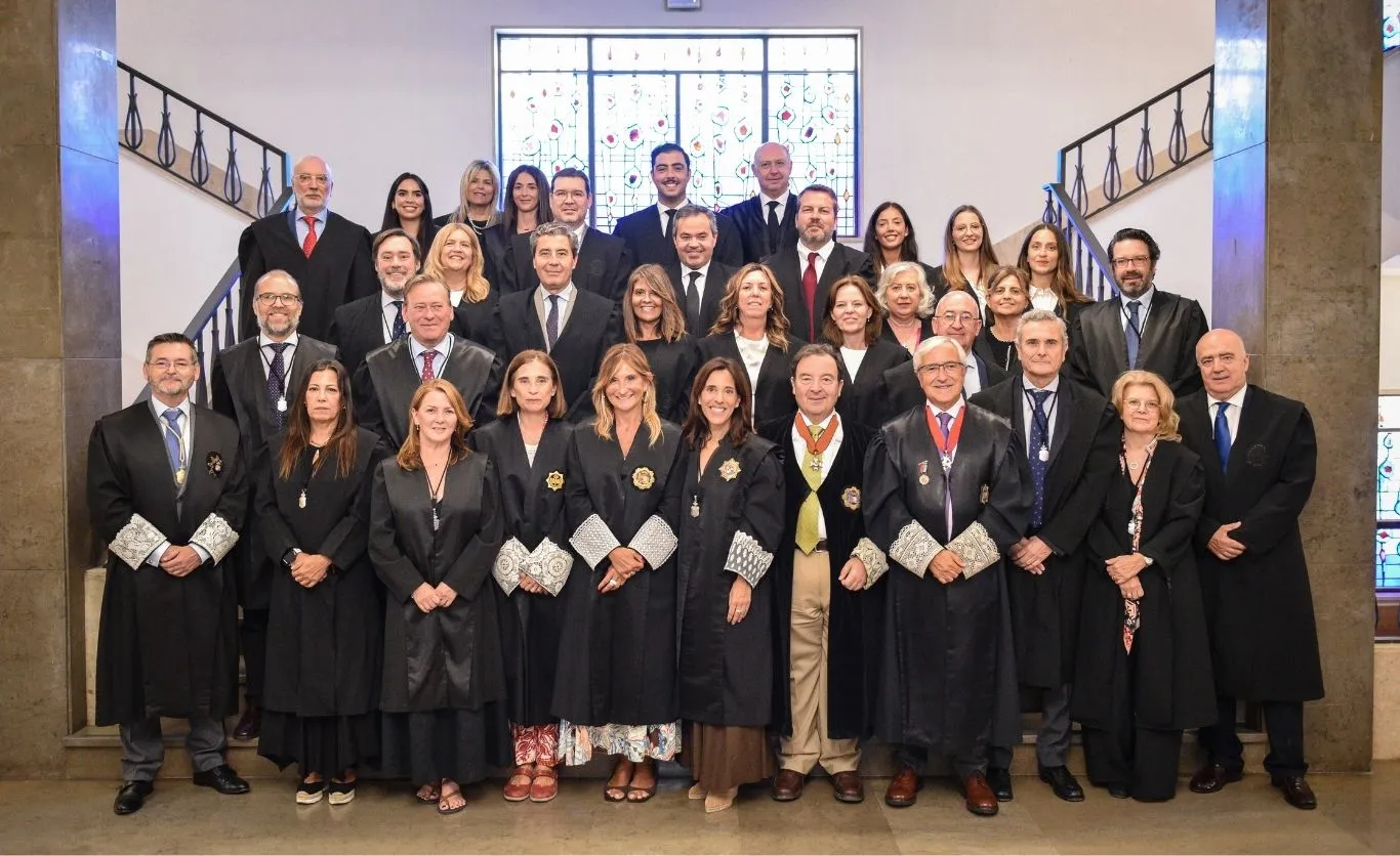 El Colegio de Procuradores de Sevilla celebra la jura de nuevos colegiados y homenajea a profesionales con 25 años de servicio