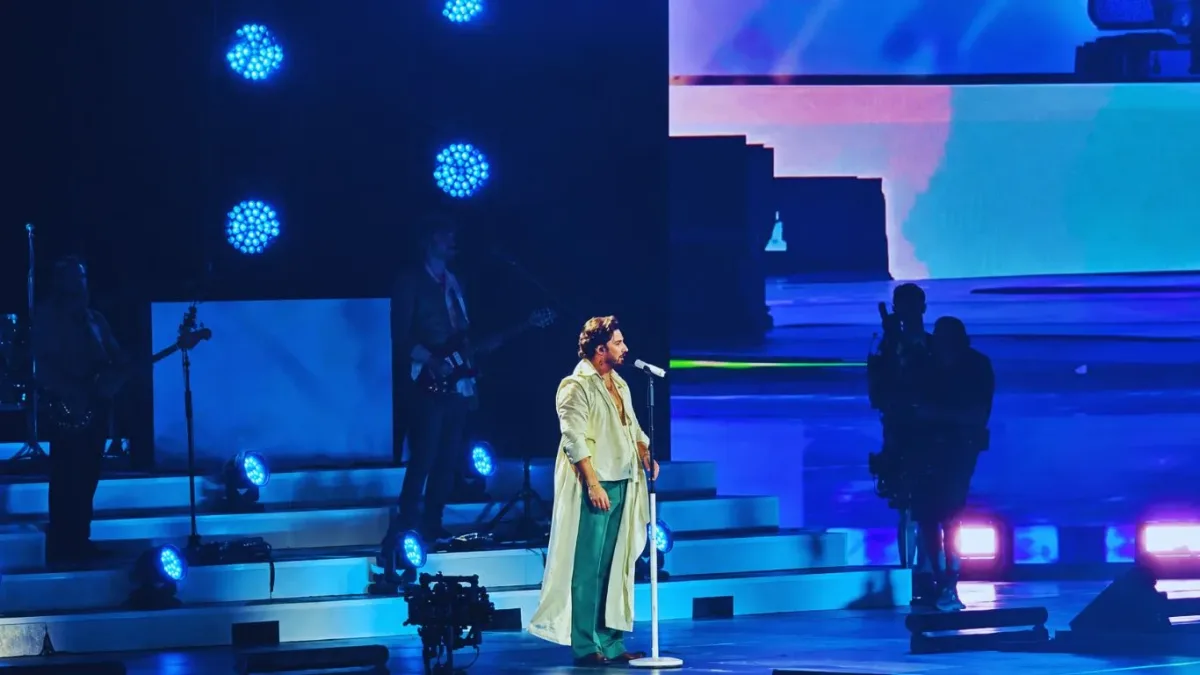 Manuel Carrasco en un momento de su primer concierto en el estadio de La cartuja