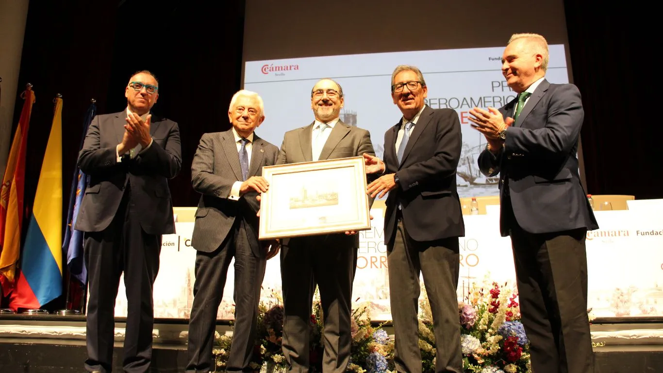 La Cámara de Sevilla y la Fundación Cajasol conceden el Premio Torre del Oro a Sergio Díaz-Granados