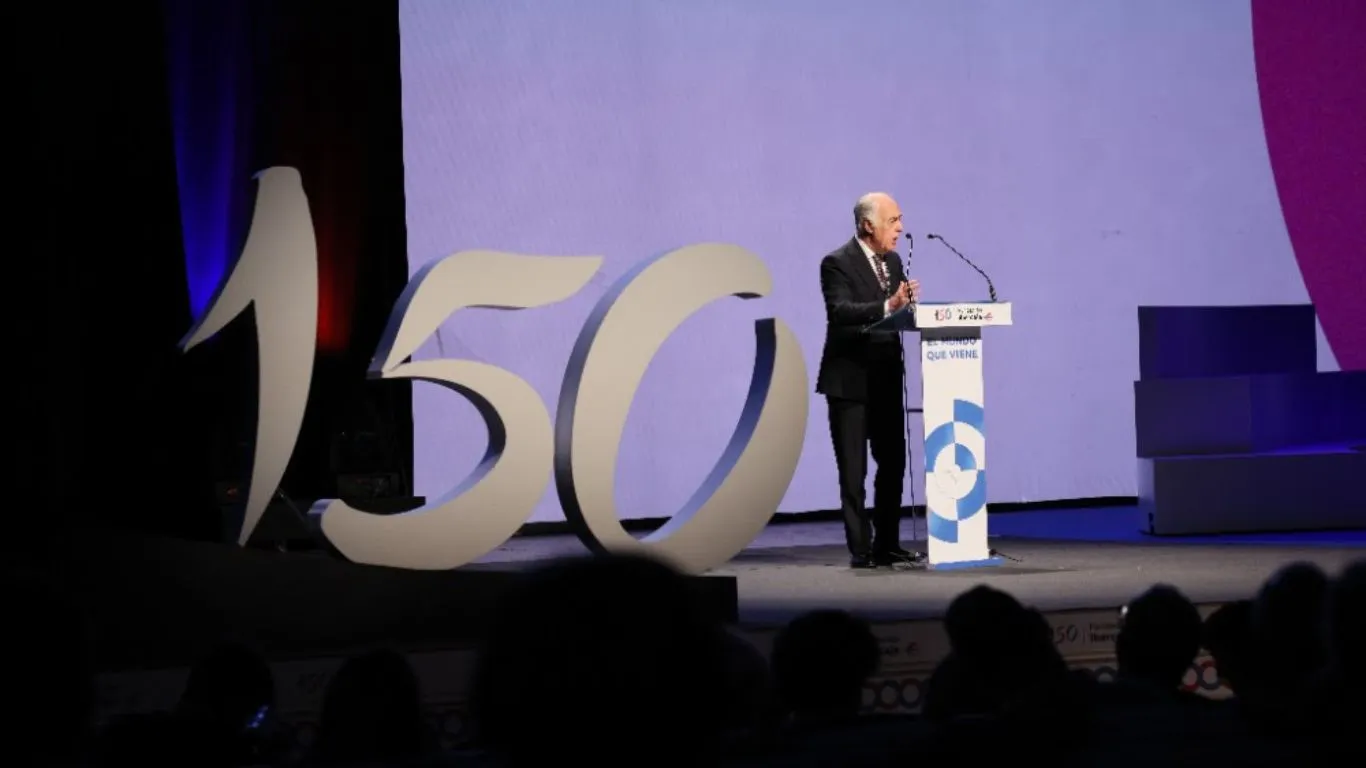 Fundación Ibercaja clausura en Zaragoza el congreso El mundo que viene con Antonio López, Pedro Cavadas y un Nobel de Economía