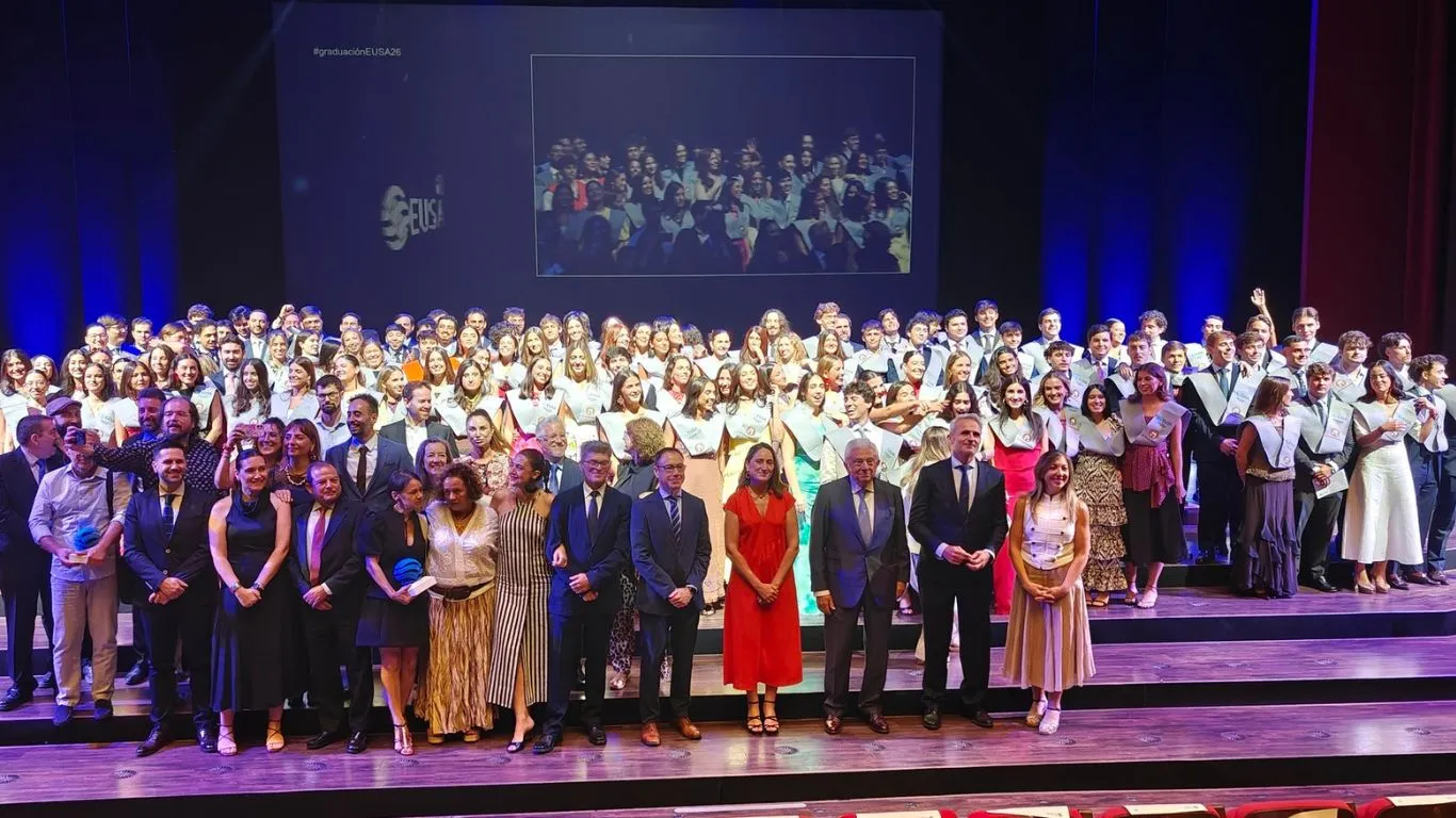 EUSA celebra la graduación de 123 profesionales junior y refuerza su apuesta por la inserción laboral