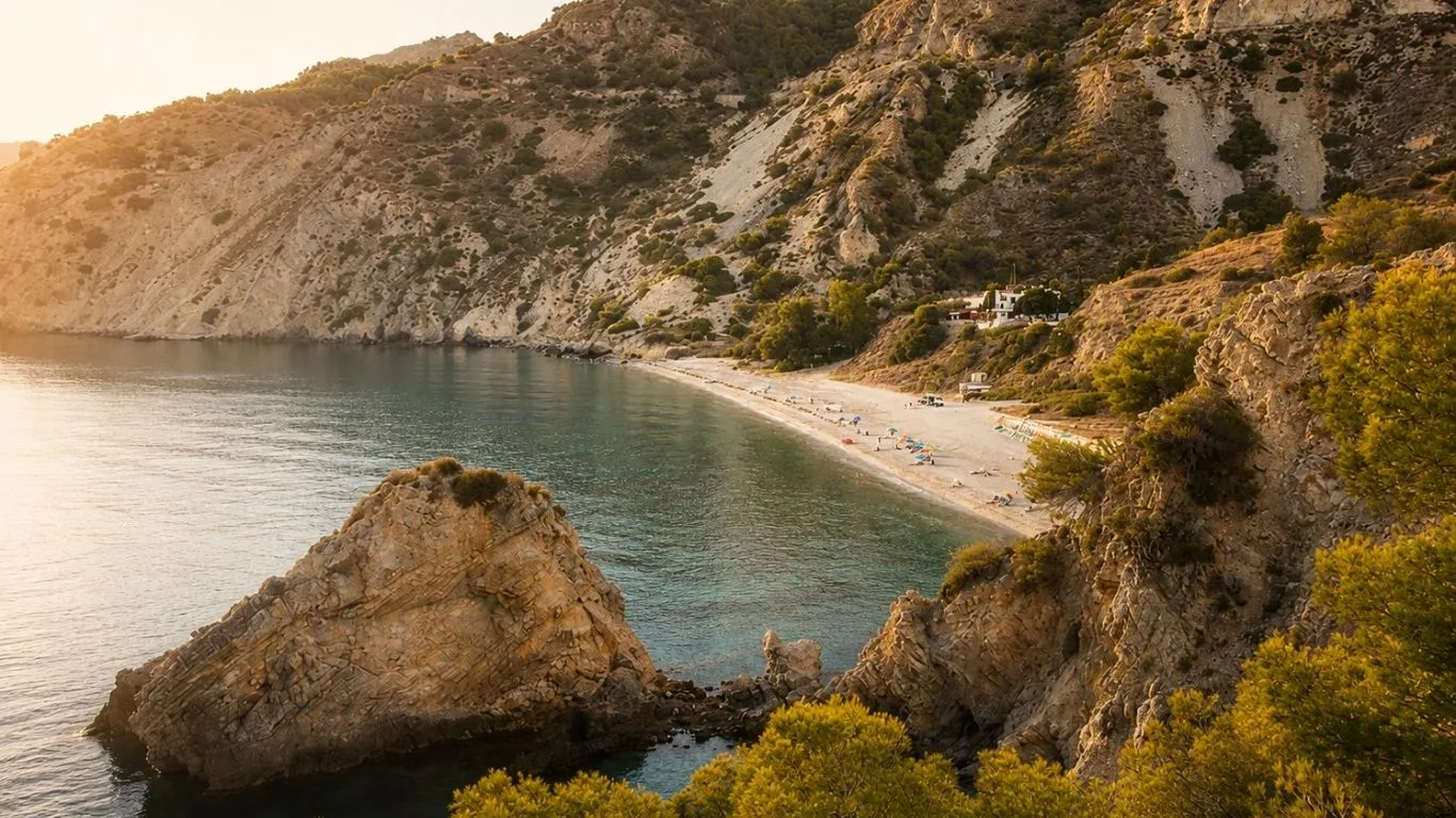 Costa Tropical, la Granada que llega al mar