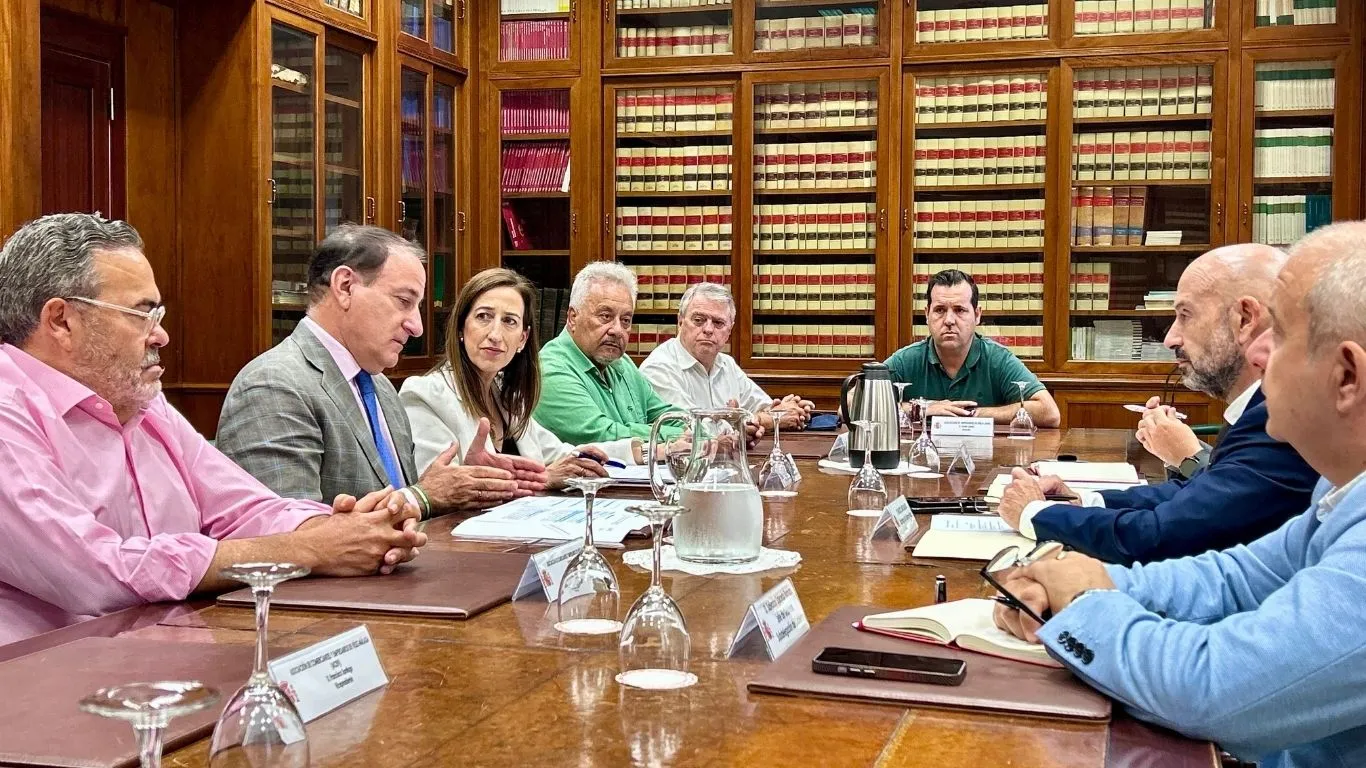 Los empresarios de Málaga proponen al Gobierno soluciones para mejorar la movilidad de la Axarquía